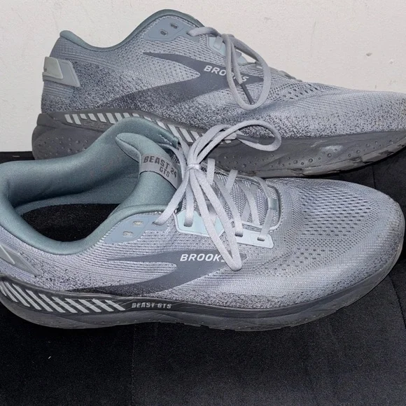 Brooks Beast GTS Light Gray Athletic Shoes - Picture 2 of 10